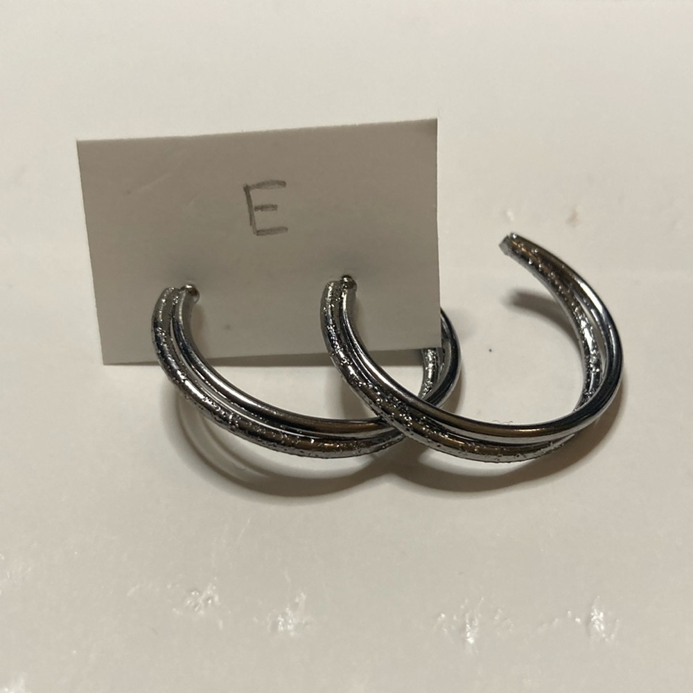 *Bogo Free* Silver Hoops With A Ridge Of Sparkle